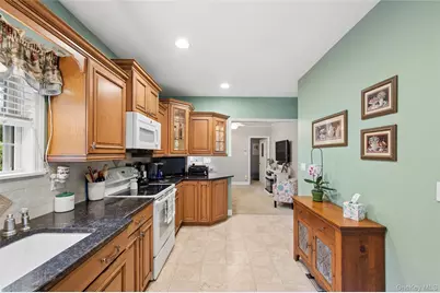36 Champlin Street, Ronkonkoma, NY 11779 - Photo 5