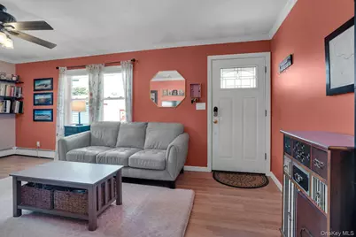 6 Linton Court, West Babylon, NY 11704 - Photo 5