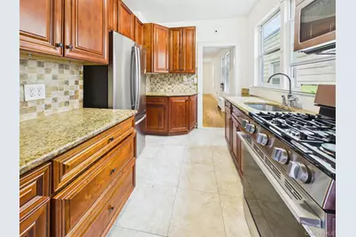 2858 E 197th Street, Bronx, NY 10461 - Photo 9