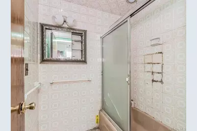 20 Saint Josephs Avenue, Yonkers, NY 10703 - Photo 19