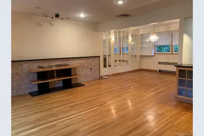 2 Stuart Drive, Syosset, NY 11791 - Photo 3