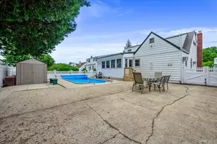 1815 Meadowbrook Rd, Merrick, NY 11566 - Photo 21