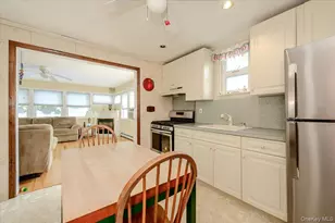 1815 Meadowbrook Rd, Merrick, NY 11566 - Photo 9