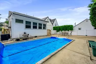 1815 Meadowbrook Rd, Merrick, NY 11566 - Photo 23