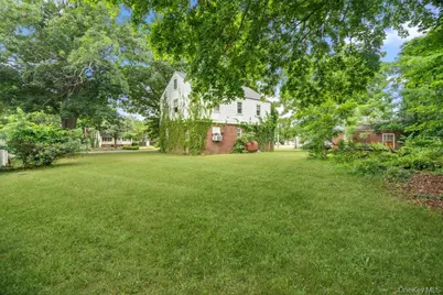 544 S Wellwood Avenue, Lindenhurst, NY 11757 - Photo 19