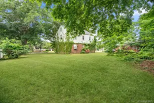 544 S Wellwood Ave, Lindenhurst, NY 11757 - Photo 19