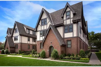 74 South Clinton Avenue #2B, Bay Shore, NY 11706 - Photo 1