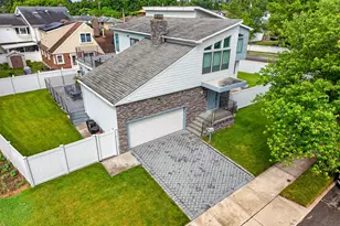 66-06 Marathon Pkwy, Little Neck, NY 11362 - Photo 21