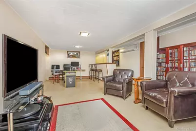 192 Sycamore Avenue, Bethpage, NY 11714 - Photo 13