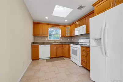 38 Sintsink Drive W, Port Washington, NY 11050 - Photo 5