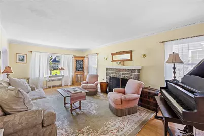 75 Bulson Road, Rockville Centre, NY 11570 - Photo 5