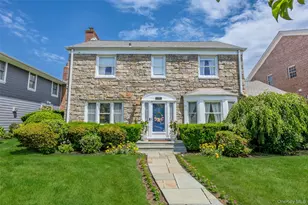 75 Bulson Rd, Rockville Centre, NY 11570 - Photo 29