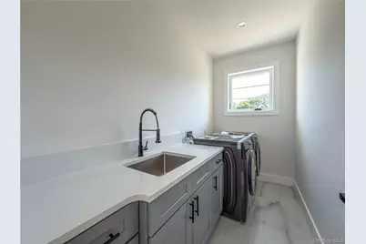 97 North Court, Roslyn Heights, NY 11577 - Photo 19
