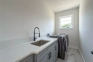 97 North Ct, Roslyn Heights, NY 11577 - Photo 19