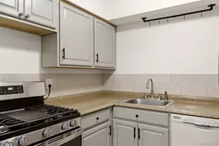 58 Bailey Ct, Middle Island, NY 11953 - Photo 15
