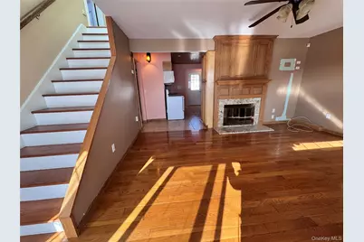 37 Spray Lane, Hicksville, NY 11801 - Photo 5