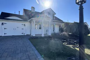 37 Spray Ln, Hicksville, NY 11801 - Photo 19
