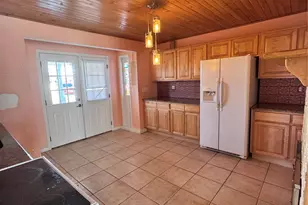 37 Spray Ln, Hicksville, NY 11801 - Photo 11