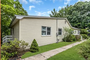 26 Woodland St, Ronkonkoma, NY 11779 - Photo 3