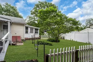 26 Woodland St, Ronkonkoma, NY 11779 - Photo 27