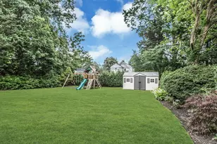 138 Brook St, Garden City, NY 11530 - Photo 35