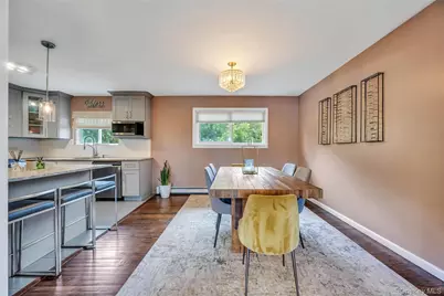 192 N 21st Street, Wheatley Heights, NY 11798 - Photo 9