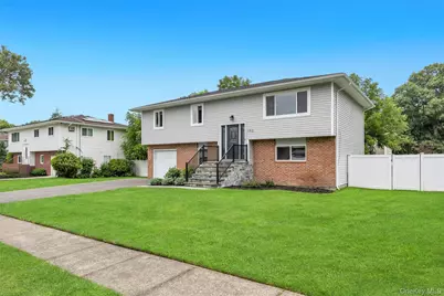 192 N 21st Street, Wheatley Heights, NY 11798 - Photo 3
