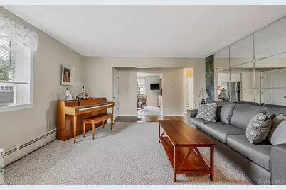 527 Milligan Lane, West Islip, NY 11795 - Photo 17