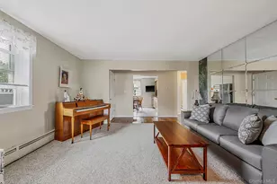 527 Milligan Ln, West Islip, NY 11795 - Photo 17