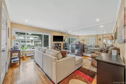527 Milligan Lane, West Islip, NY 11795 - Photo 7