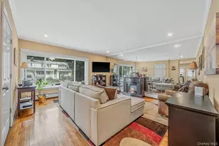527 Milligan Ln, West Islip, NY 11795 - Photo 7