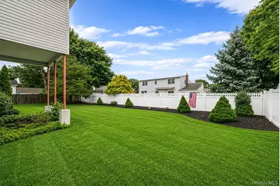 527 Milligan Lane, West Islip, NY 11795 - Photo 29