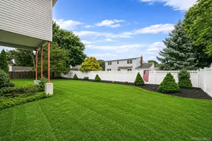 527 Milligan Ln, West Islip, NY 11795 - Photo 29