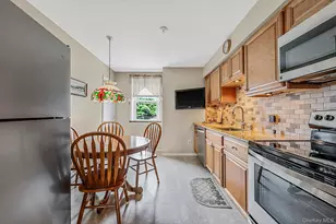 527 Milligan Ln, West Islip, NY 11795 - Photo 21