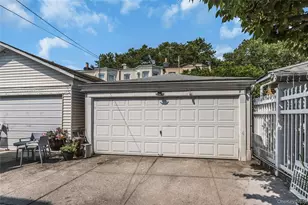 78-22 79th Pl, Glendale, NY 11385 - Photo 15