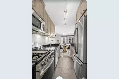 370 E 76th Street #B1102, New York, NY 10021 - Photo 5