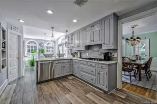 14 Buckingham Pl, Manhasset, NY 11030 - Photo 17