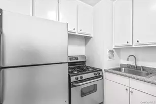 85-15 Main St, Briarwood, NY 11501 - Photo 3