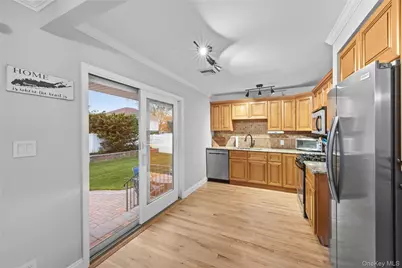 27 Nottinghill Drive, Massapequa, NY 11758 - Photo 15