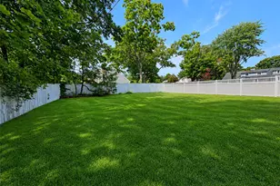 30 Hackberry Ln, Holbrook, NY 11741 - Photo 7