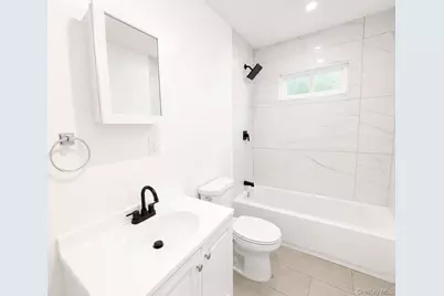 818 Meade Avenue, Bellport, NY 11713 - Photo 5