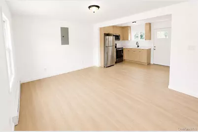 818 Meade Avenue, Bellport, NY 11713 - Photo 3
