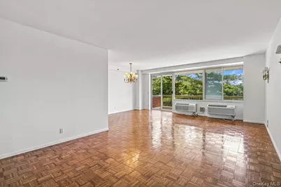 100 Hilton Avenue #417, Garden City, NY 11530 - Photo 5