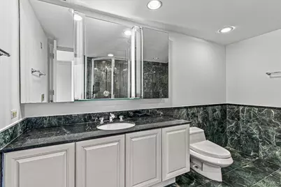 100 Hilton Avenue #417, Garden City, NY 11530 - Photo 17