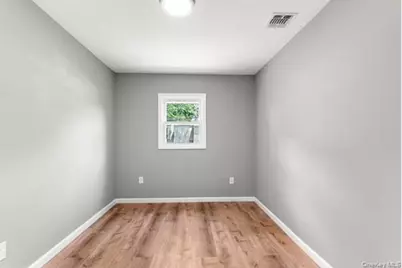 1340 Manor Lane, Bay Shore, NY 11706 - Photo 7