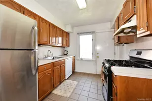 184-18 69th Ave, Fresh Meadows, NY 11365 - Photo 15