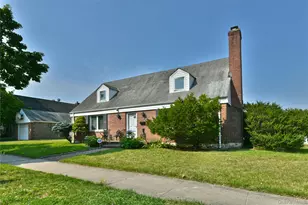 184-18 69th Ave, Fresh Meadows, NY 11365 - Photo 3