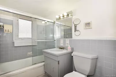 18418 69th Avenue, Fresh Meadows, NY 11365 - Photo 25