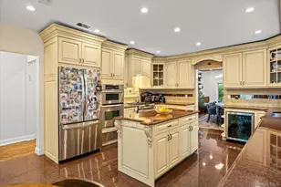 143 Baker Hill Rd, Great Neck, NY 11023 - Photo 21