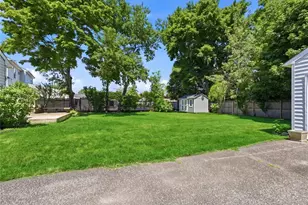 49 Bacon Ln, Babylon, NY 11702 - Photo 23